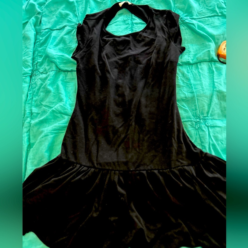 Black mod cloth dress with open keyhole back